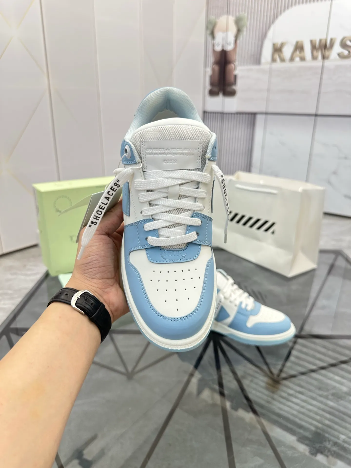 Selling men's shoes 💰: 💰P560¥ High-end top quality (leather buckle plus 10) Product trademark: OFF WHITE * "OFF WHITE*" low-top casual shoes Regular size: 35-45 (can be customized to 46) Couple style Product material: imported first-layer cowhide leather upper, breathable lining, original outsole. No.: H203